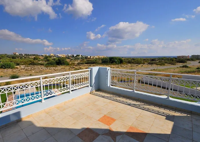 The Landmark & فيلة *